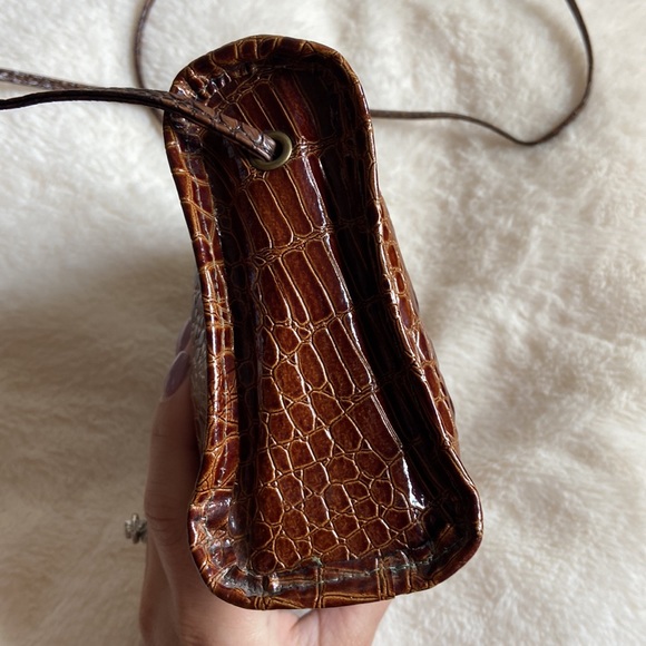 🌟5/$15 or FREE! VINTAGE faux leather crocodile embossed brown crossbody bag - Picture 5 of 10